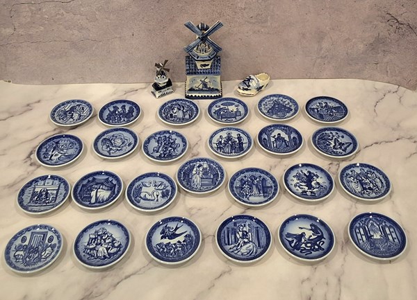 Lot 1175 - ROYAL COPENHAGEN MINIATURE PLATES