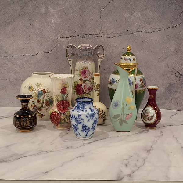 Lot 1185 - A COLLECTION OF VASES