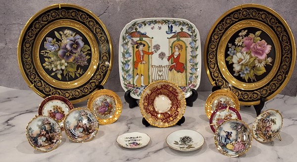 Lot 1131 - DECORATIVE PLATES