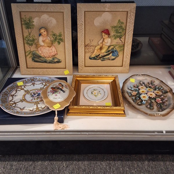 Lot 1137 - DECORATIVE PLAQUES