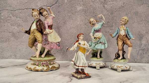 Lot 1334 - PORCELAIN FIGURES