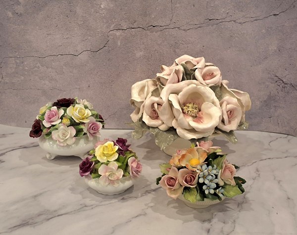 Lot 1350 - PORCELAIN POSIES