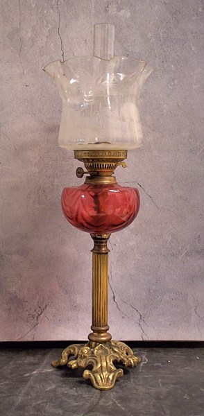 Lot 1391 - KEROSENE LAMP