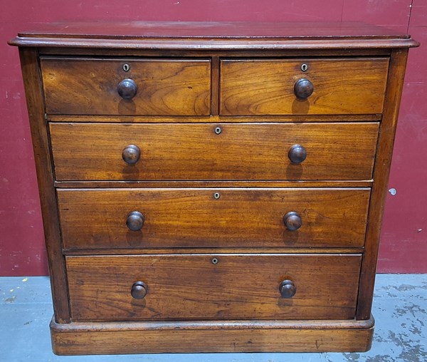 Lot 96 - CHEST OF DRAWERS