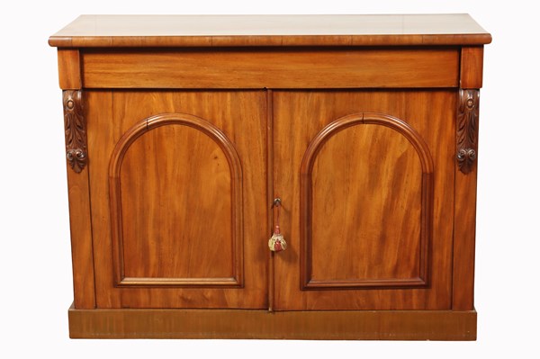 Lot 173 - MAHOGANY SIDEBOARD