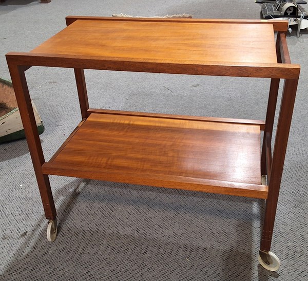 Lot 24 - TRAY MOBILE