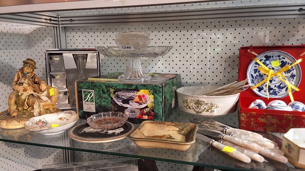 Lot 1246 - DECORATIVE HOMEWARES