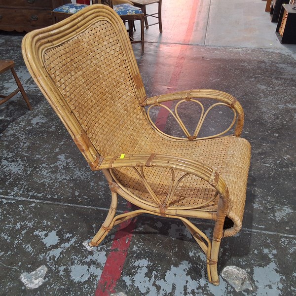Lot 170 - ARM CHAIR