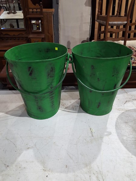 Lot 199 - BUCKETS