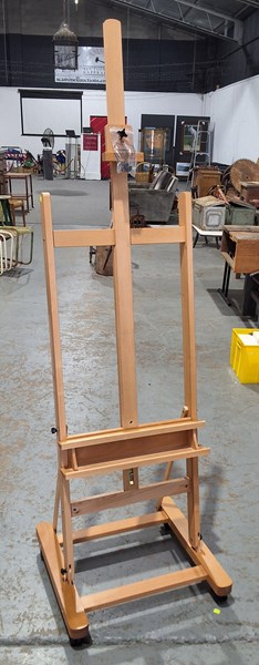 Lot 64 - EASEL