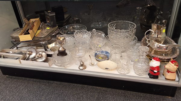 Lot 1337 - GLASS & METALWARE