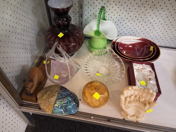 Lot 1331 - GLASSWARE & ORNAMENTS