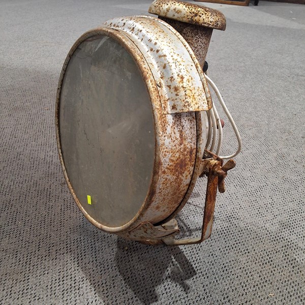 Lot 285 - SEARCH LIGHT
