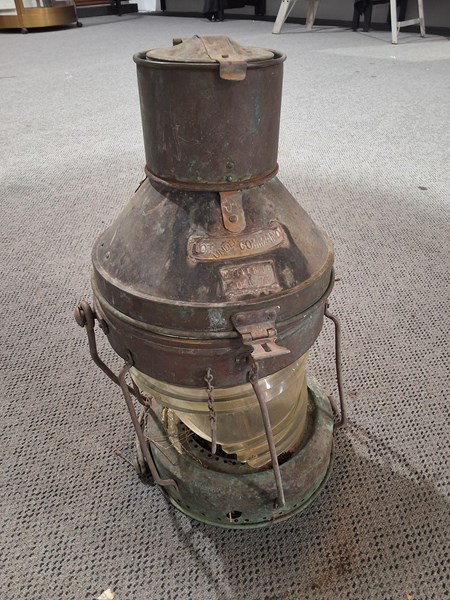 Lot 203 - SHIPS LIGHT