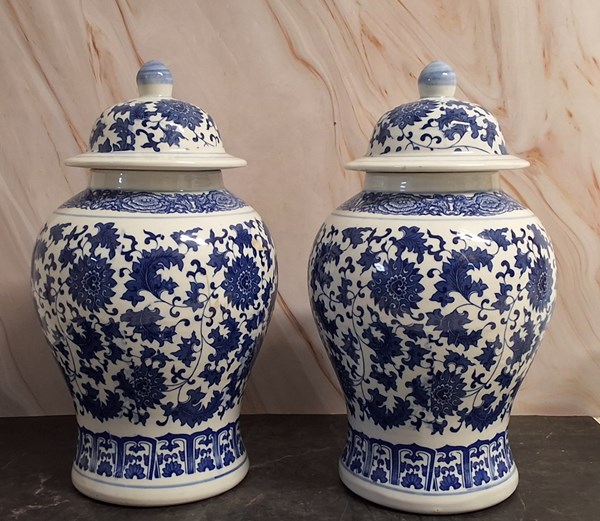 Lot 1280 - ORIENTAL JARS