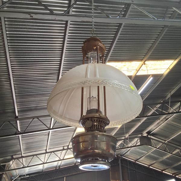 Lot 60 - HANGING LIGHT