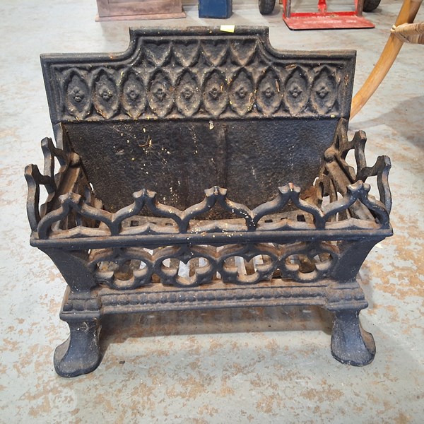 Lot 277 - FIRE GRATE