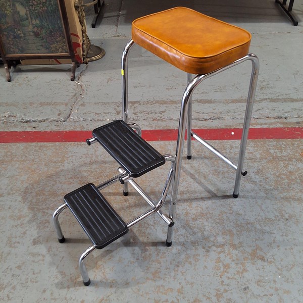 Lot 317 - STEP STOOL