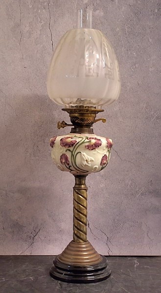 Lot 1338 - KEROSENE LAMP
