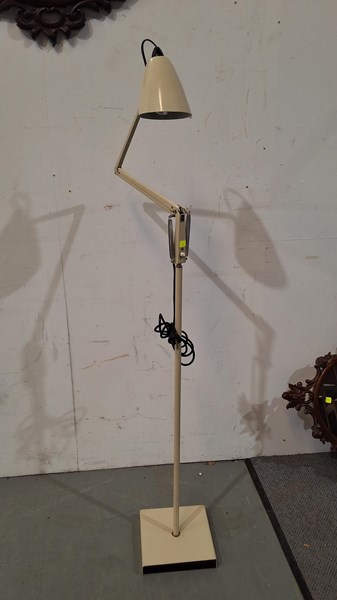 Lot 33 - FLOOR LAMP