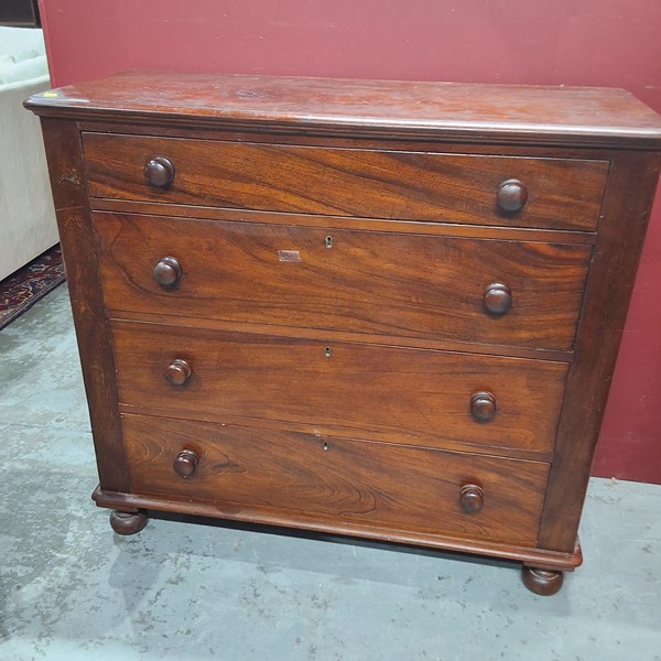 Lot 151 - CHEST OF DRAWERS