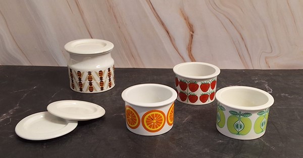 Lot 1312 - ARABIA POTS