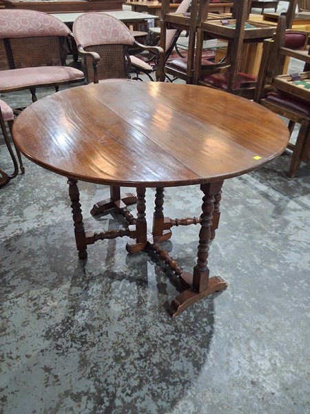 Lot 211 - DROPSIDE TABLE
