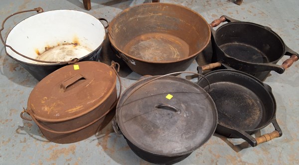 Lot 296 - CAMP COOKWARE