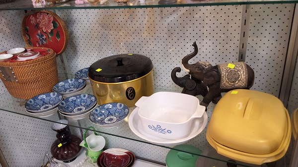 Lot 1329 - SUNDRY HOMEWARES
