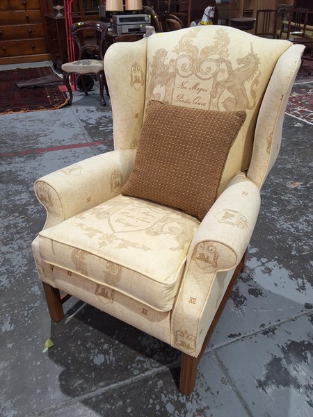 Lot 134 - ARMCHAIR