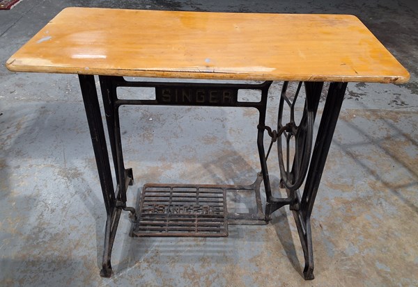Lot 328 - CONSOLE