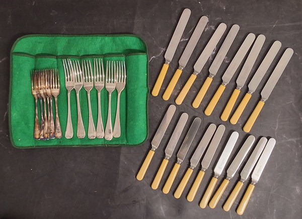 Lot 1353 - FLATWARE