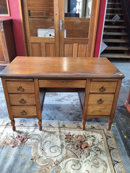 Lot 135 - TWIN PEDESTAL DESK