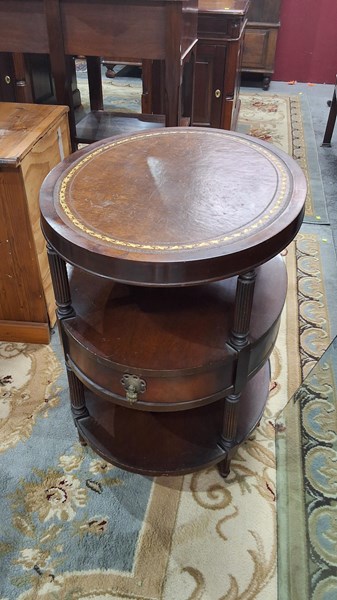Lot 132 - LAMP TABLE