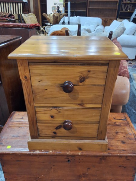 Lot 129 - BEDSIDE CABINET