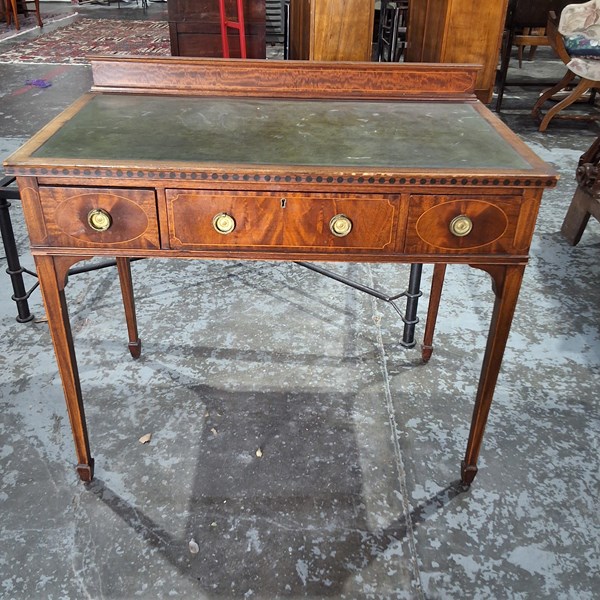 Lot 88 - WRITING DESK