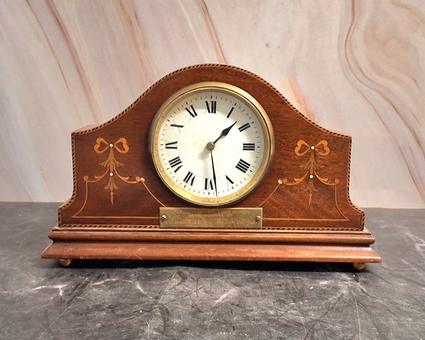 Lot 1299 - MANTEL CLOCK