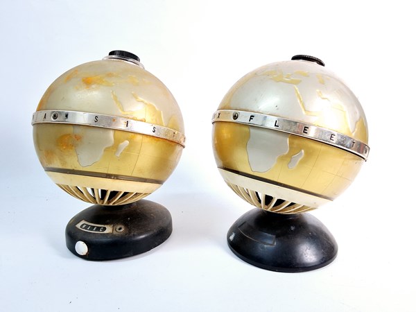 Lot 1313 - GLOBE RADIOS