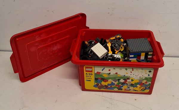 Lot 1373 - LEGO