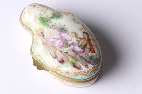 Lot 1040 - PATCH BOX