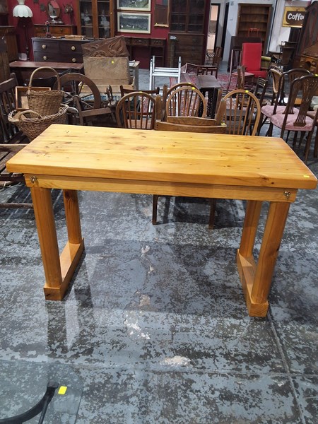 Lot 198 - SERVING TABLE