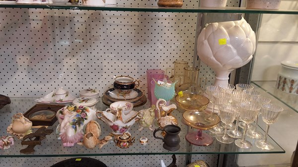 Lot 1327 - CERAMICS AND GLASS