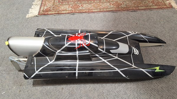 Lot 316 - NIRO RC BOAT