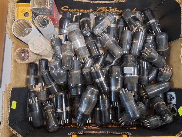Lot 1319 - RADIO VALVES