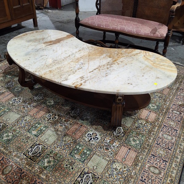 Lot 190 - COFFEE TABLE