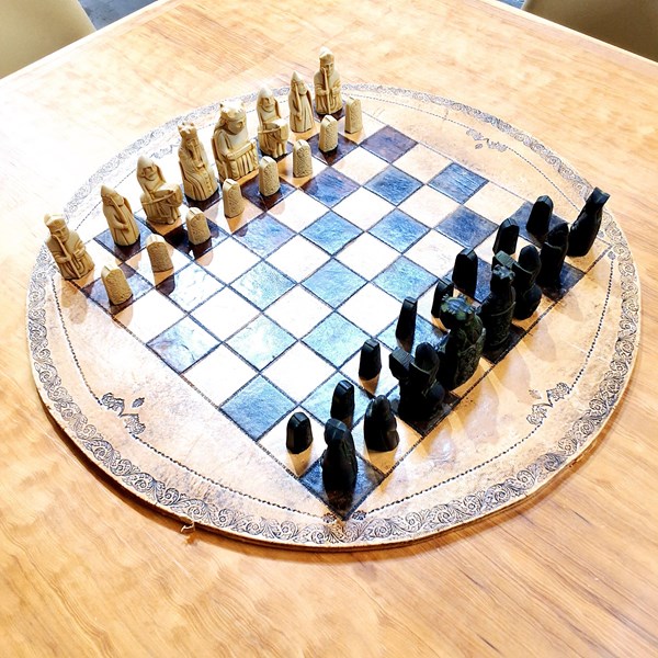 Lot 31 - CHESS SET