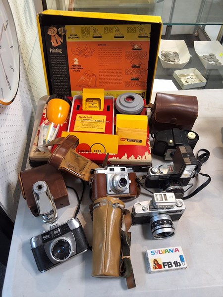 Lot 1374 - CAMERA LOT