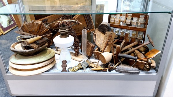 Lot 1464 - RUSTIC SUNDRIES