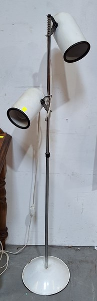 Lot 20 - RETRO LAMP