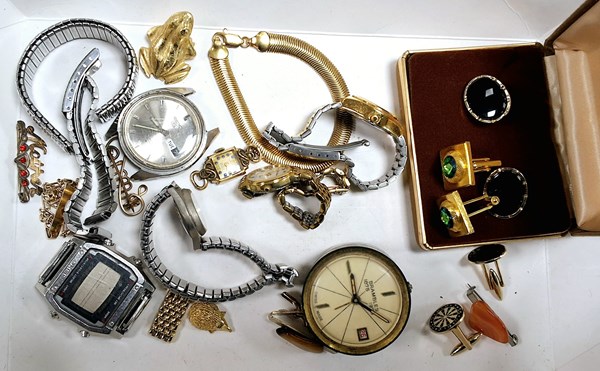Lot 1032 - JEWELLERY